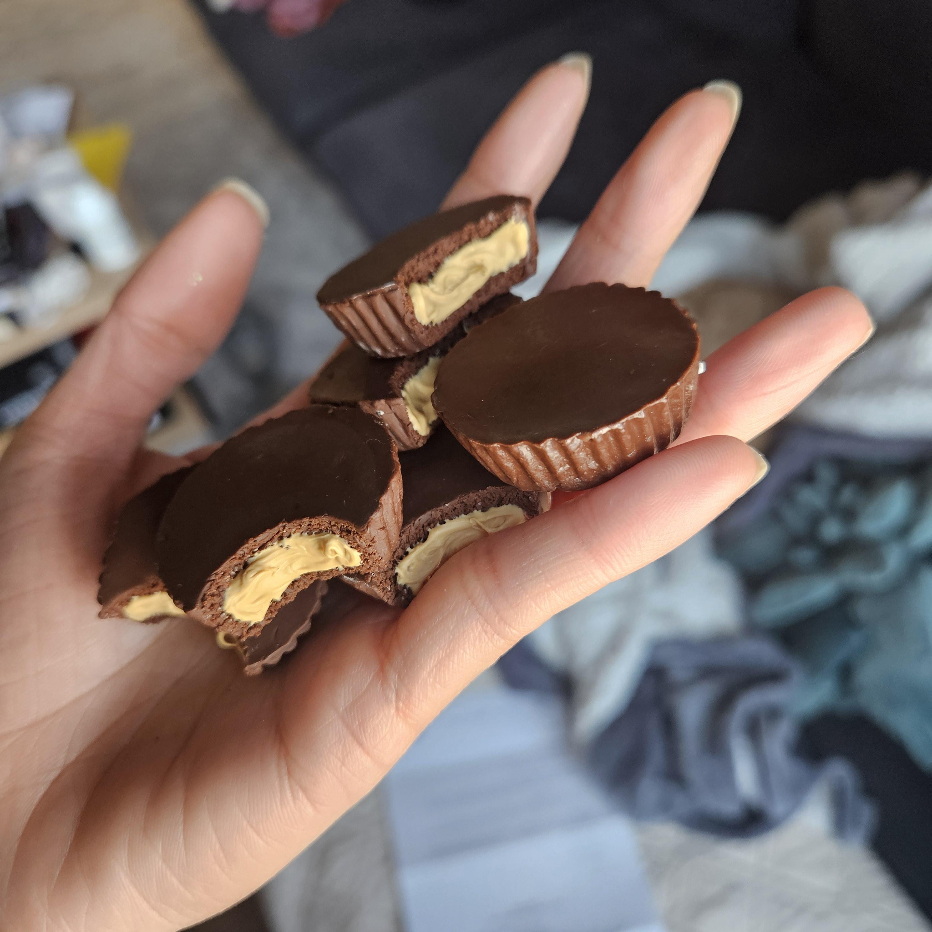 Reese's キーホルダー☆ハンドメイド Reese's Peanut Butter Cup Keychain – Handmade Candy Lover Charm - Etsy