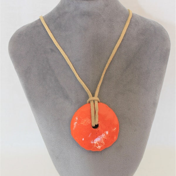 Pendentif donut orange rouge et bleu