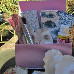 Craft DIY kit, 4-8 shells, Party craft kit, decoupage your own shells, all inclusive kit, huge napkin selections, comes gift boxed.