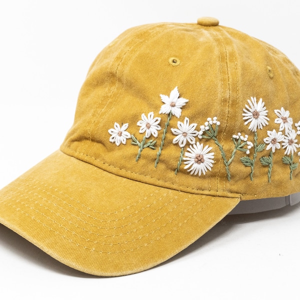 Floral Essence: Hand-Embroidered Blossom Daisy in Mustard Yellow Baseball Cap for Exquisite Style