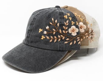 Fleurs dorées sur beige : casquette de baseball délavée brodée à la main avec motif floral kaki, chapeau d'été à bord incurvé