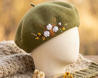 100% Wolle Baskenmütze, Winter Französische Mütze mit handgestickter Blume grün