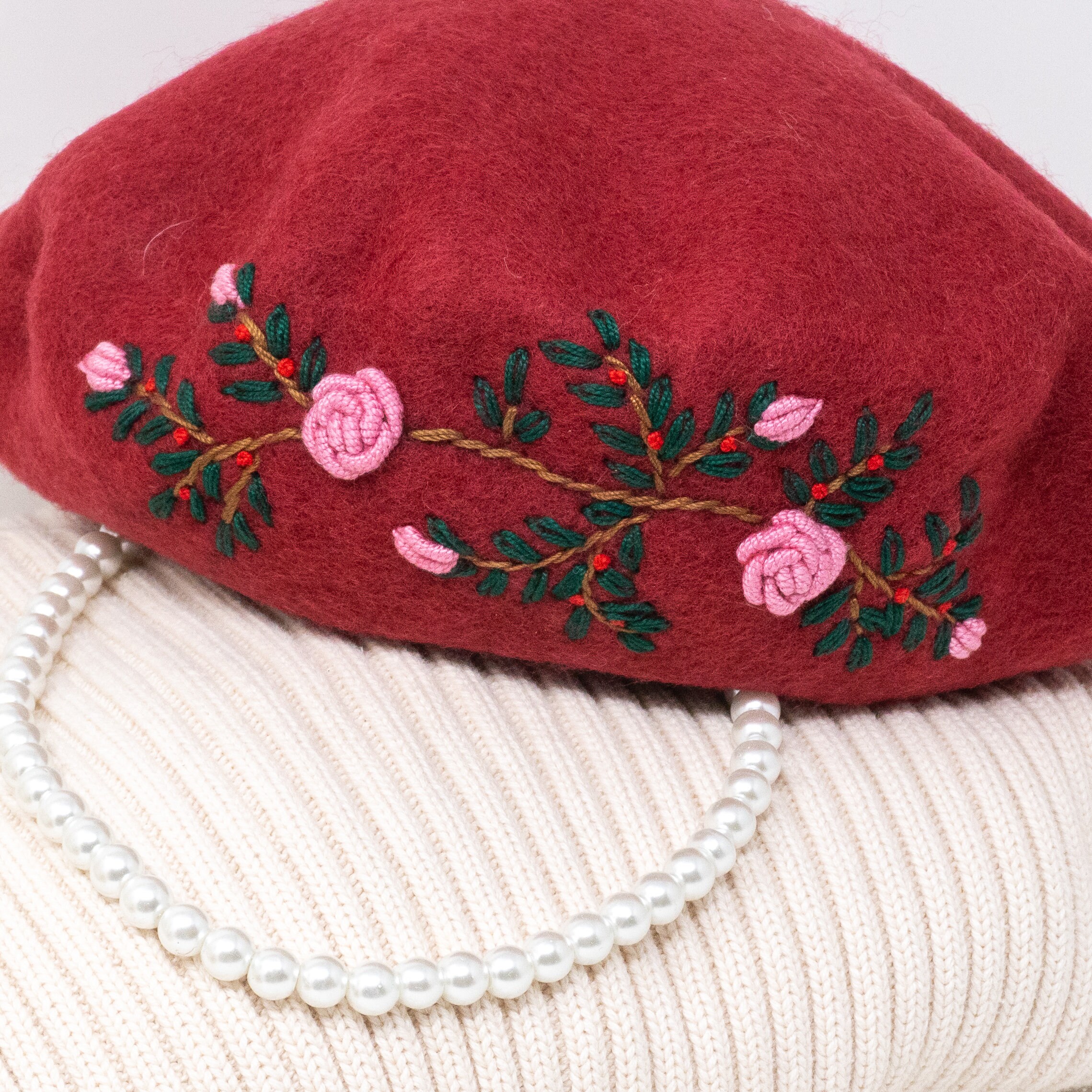 NEW WINE COLORED BERET WOOL HAT WITH FRONT FLORAL EMBELLISHMENT CELINE - Burgundy Beret Hat With Swarovski Beads - Beret  main image 4