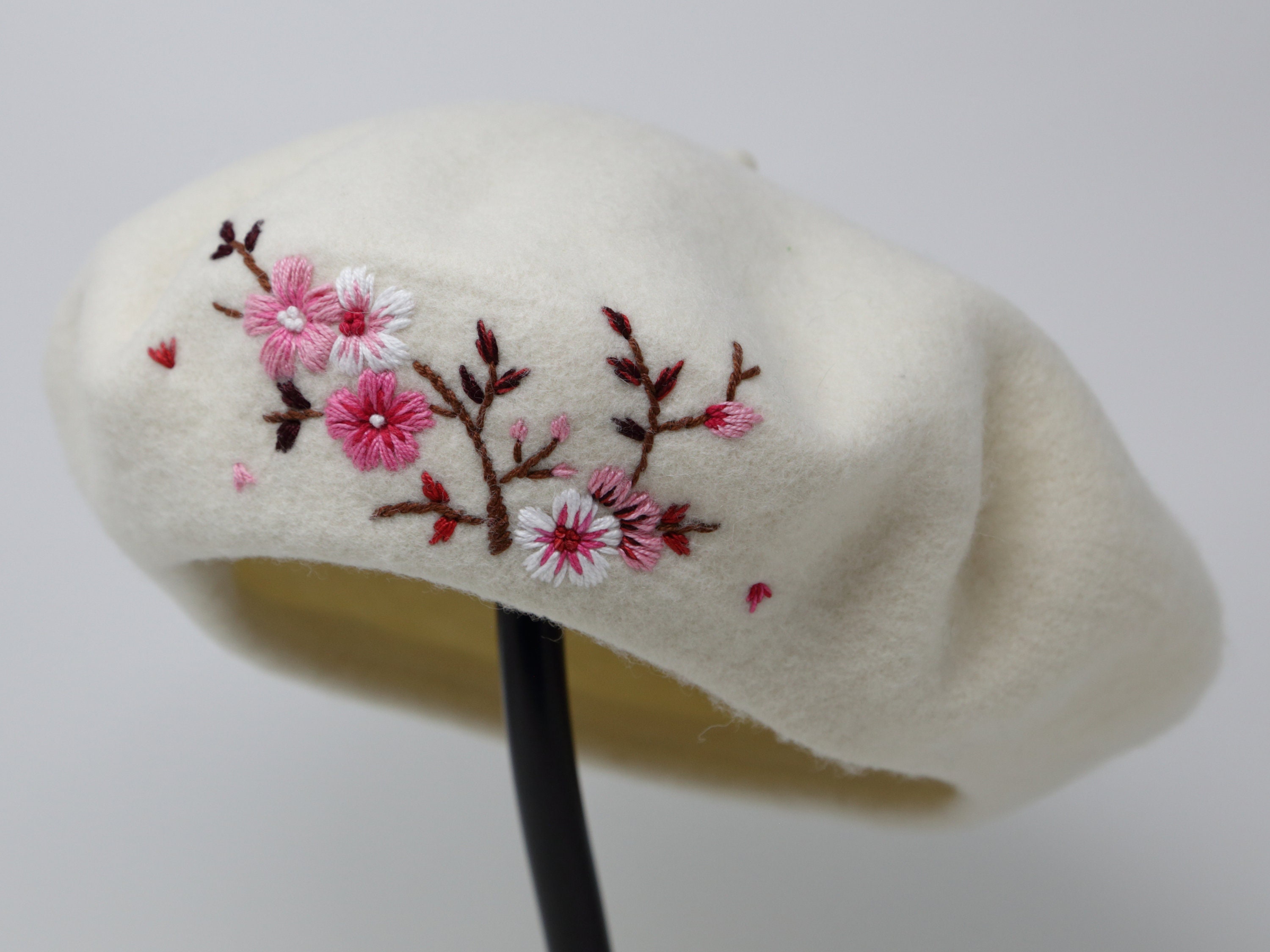 Embroidered Flower Wool Beret Ladies Painter Cap Korean Women Vintage Winter Hat