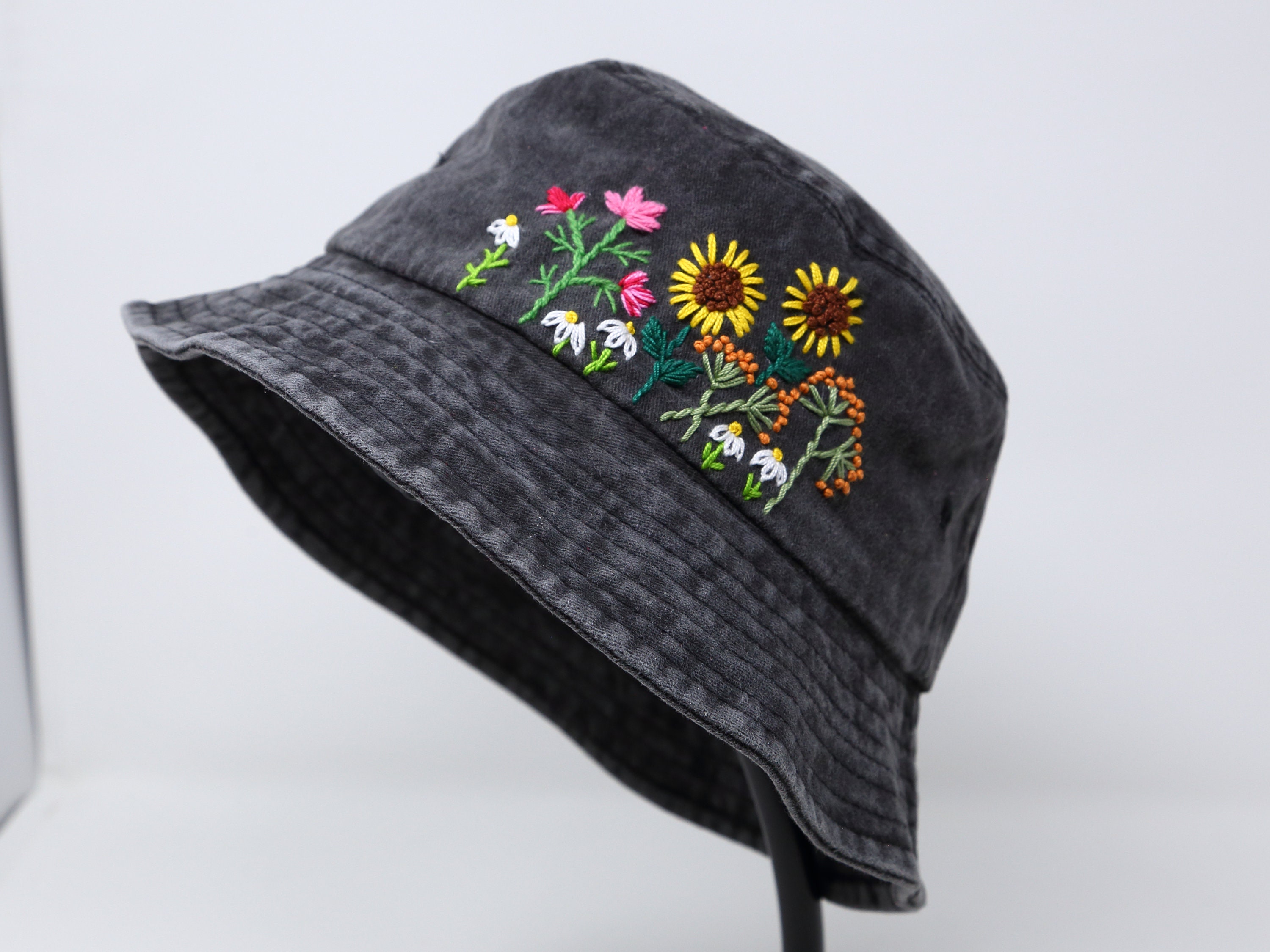 帽子 TENDER PERSON BACHET HAT FLOWER Hand Embroidered Sunflower Flower Bucket Cap, Short Brim