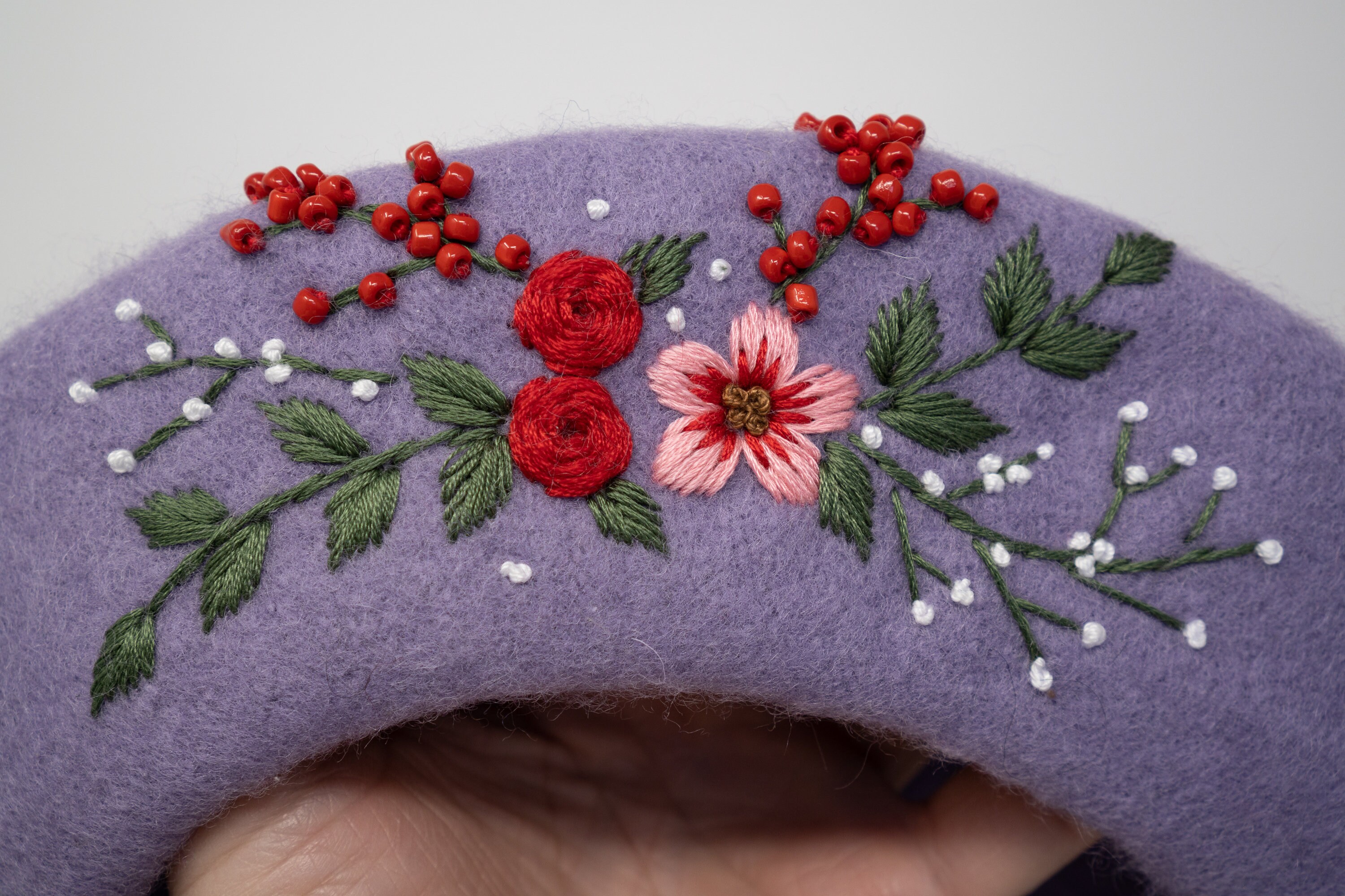 Feminine Flora: Hand-embroidered Violet Purple Wool Beret  display picture 1