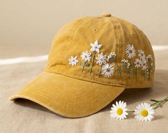 Floral Essence: Hand-Embroidered Blossom Daisy in Mustard Yellow Baseball Cap for Exquisite Style
