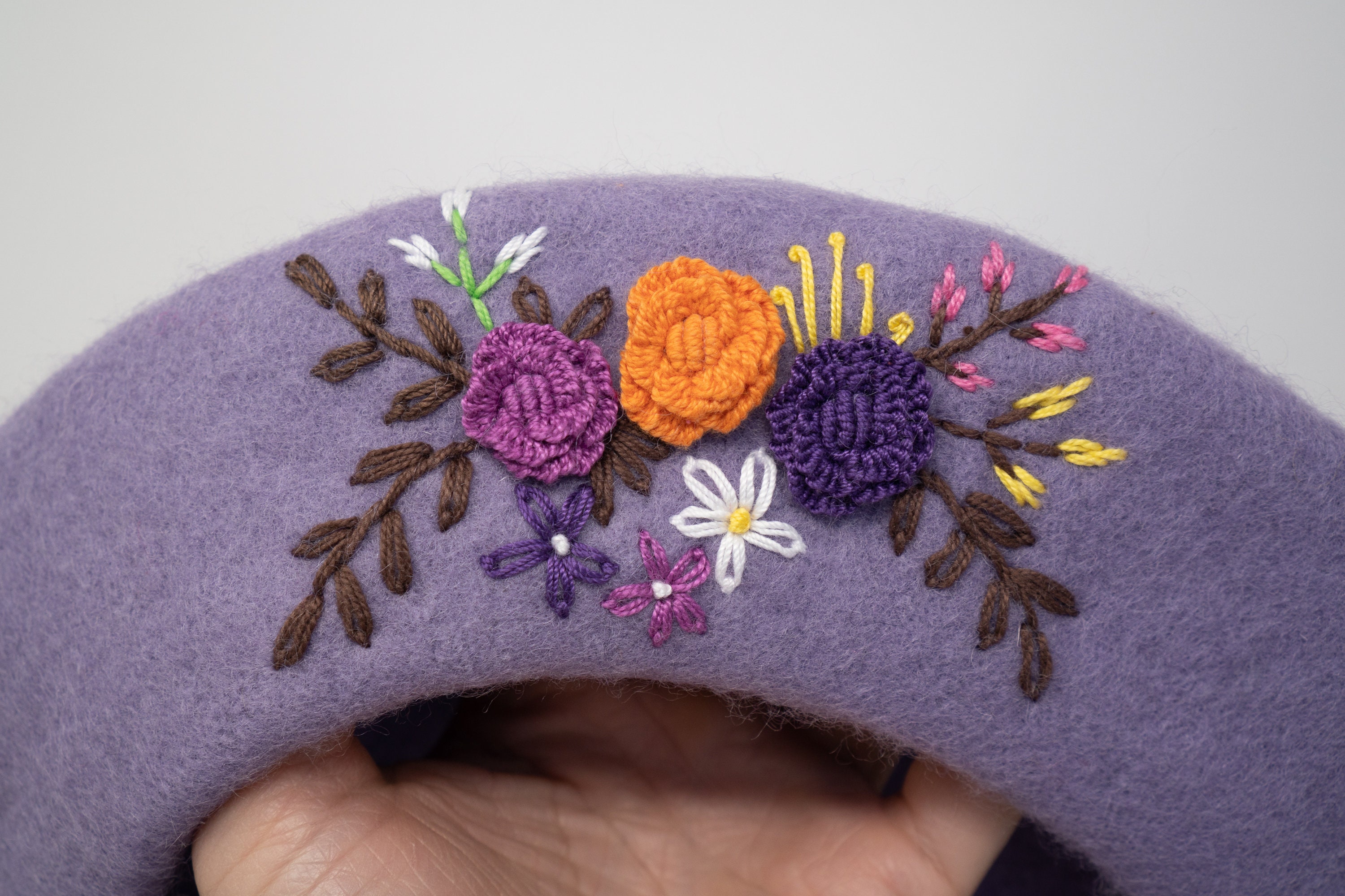 Chic Purple Beret with Floral Details Feminine Flora: Hand-embroidered Violet Purple Wool Beret  main image 3