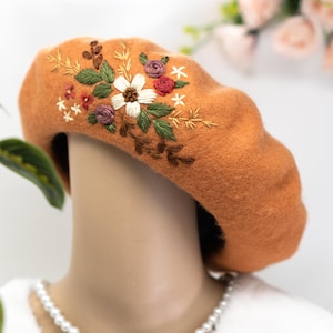 Kürbis Blumen Französische Wollmütze | Handbestickter Damenhut | Einzigartige Wintermode