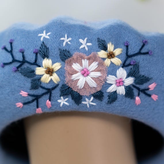 Women\'s French Style Flower Knitted Embroidery Beret Hats Navy Blue Handmade Hand Embroidered Blue Navy Beret Flower 100% Wool  main image 2