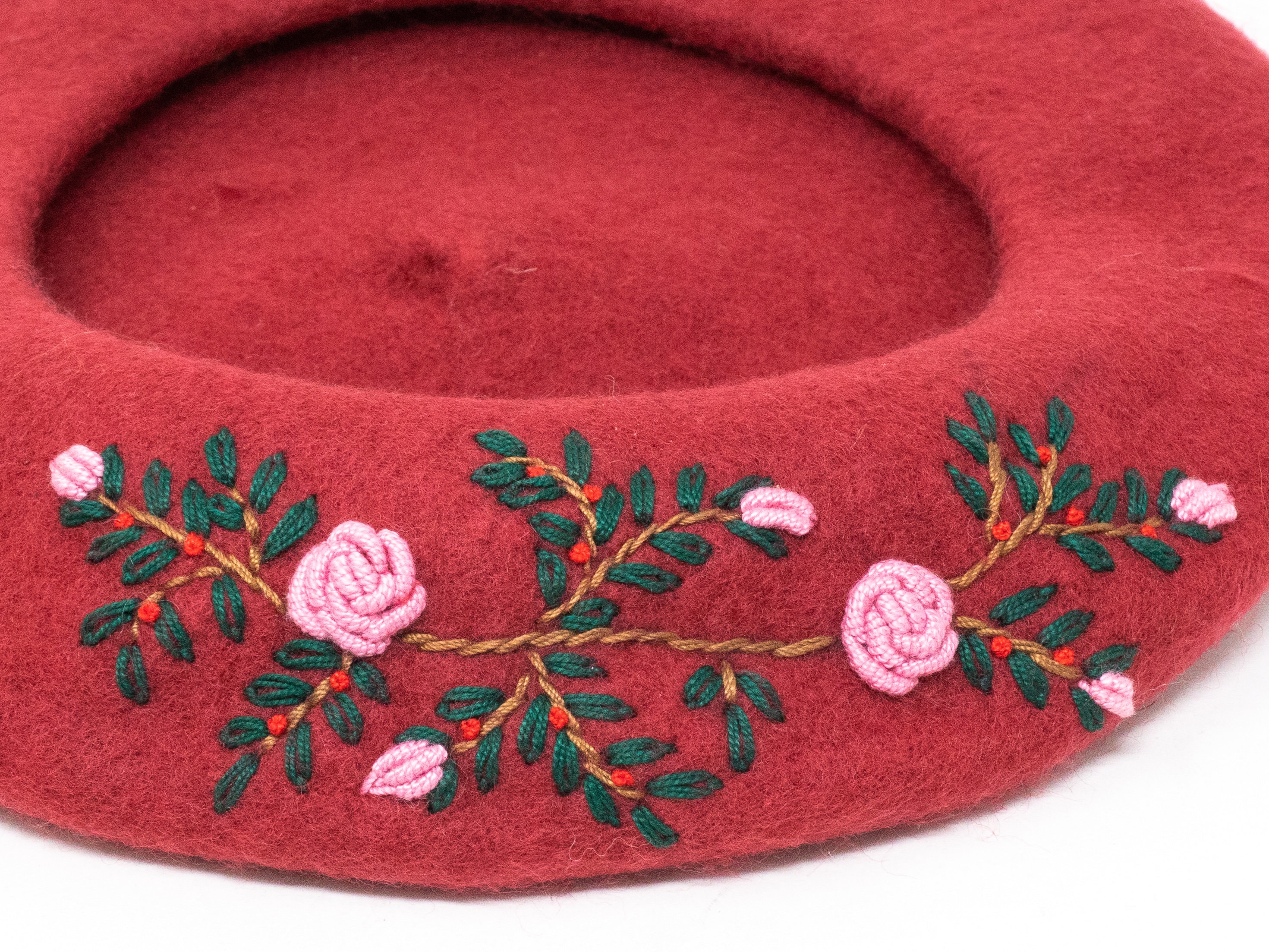 NEW WINE COLORED BERET WOOL HAT WITH FRONT FLORAL EMBELLISHMENT CELINE - Burgundy Beret Hat With Swarovski Beads - Beret  main image 2