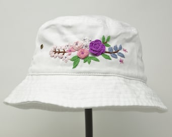 Sommer-Baumwoll-Bucket-Hut, Hand bestickt Blumenkappe Kurze Krempe Weiß