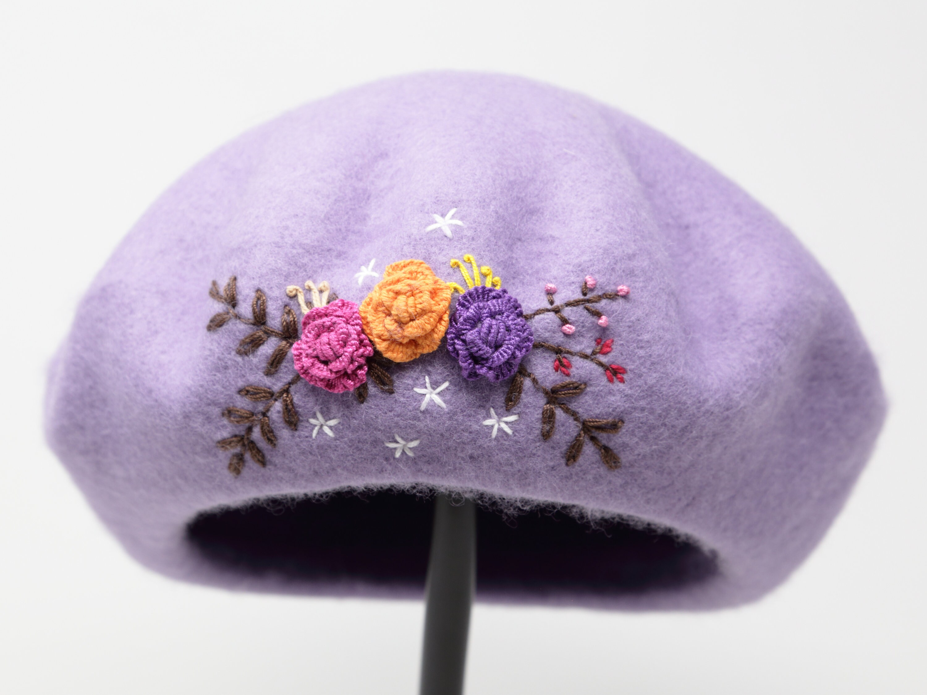 9889 ™ Women\'s Decorative Flowers Wool Beret Purple Feminine Flora: Hand-embroidered Violet Purple Wool Beret  main image 4