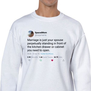 Sweatshirt SpacedMom Quote « Marriage is just your spouse perpetually standing in front of the kitchen drawer or cabinet you need to open. »