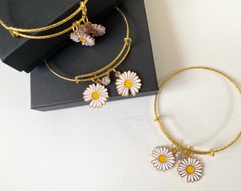 Ms.Daisy Charm Bracelet