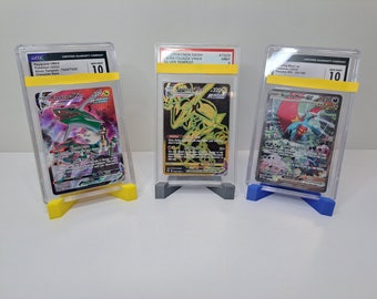 Soporte para exhibir tarjetas calificadas para PSA CGC Beckett Slabs - Soporte para tarjetas TCG Pokemon Sports - Compatible con protectores de cápsulas - Regalo de coleccionista impreso en 3D