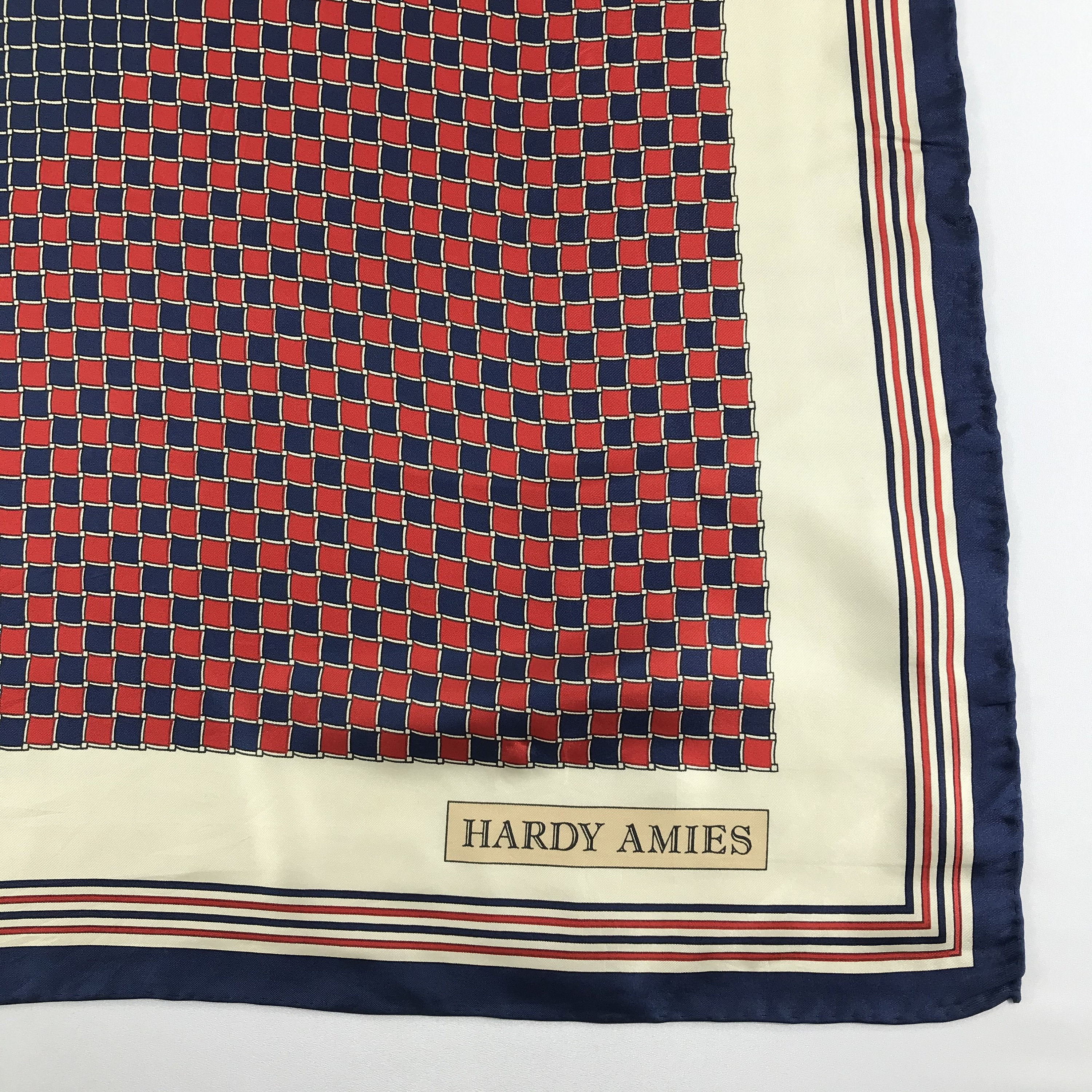 Foulard En Soie 100% Hardy Amies – Carré Rose Roulotté Main – Vintage 78cm