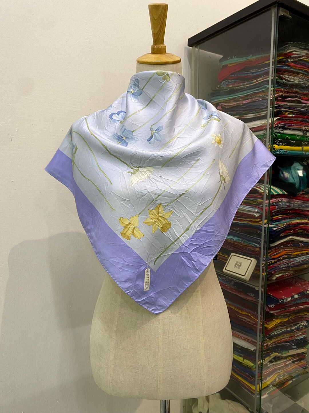 Foulard Furla 100% Soie Imprimé Floral - Multicolore - Occasion En Bon état