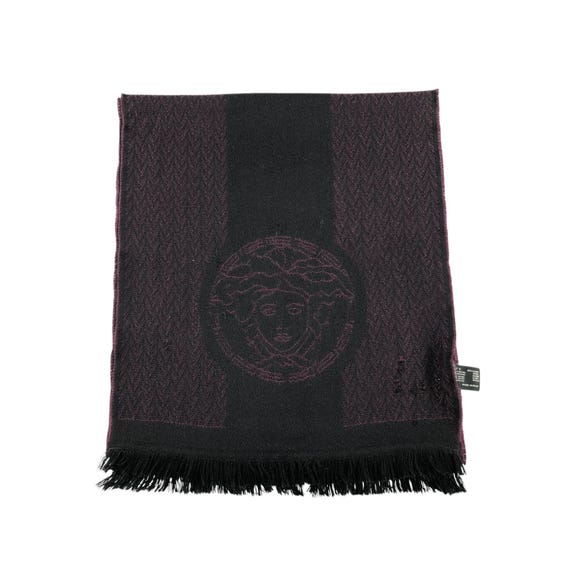 VERSACE ヘリンボーンマフラーメデューサ 黒/紫 Versace Men's Plum Purple Medusa Head Embossed Pool Slide Flip