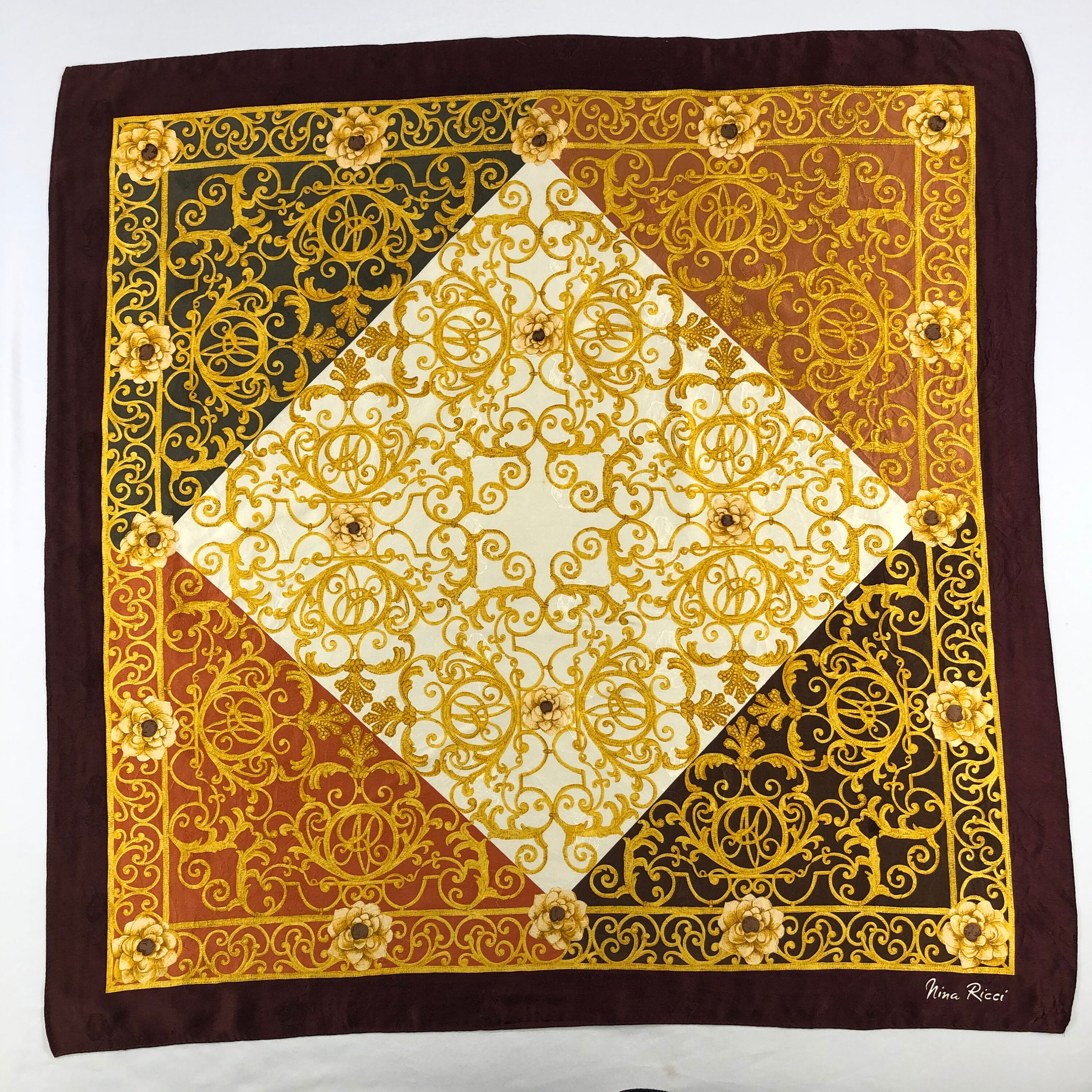 Foulard Nina Ricci – 100% Soie, Motif Fleuri, 75x75cm, Occasion En Bon état