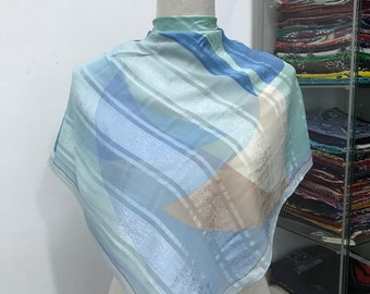 Foulard/carré En Soie 100% Pierre Cardin - Couleur Marron Clair, Vintage, Occasion En Excellent état