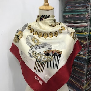 Vintage Moschino sidenhalsduk Moschino sidenmuffler Vintage Moschino sidenhalsduk Moschino sidenhuvudduk Moschino sjal