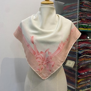 Sciarpa di seta Chanel vintage, sciarpa di seta Chanel, scialle di seta Chanel vintage, foulard di seta Chanel, sciarpa Chanel vintage, sciarpa Chanel Paris