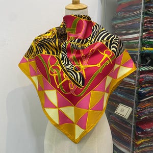 Gucci シルクスカーフ 1990年代ヴィンテージ ヴィンテージ グッチ シルク スカーフ グッチ シルク マフラー