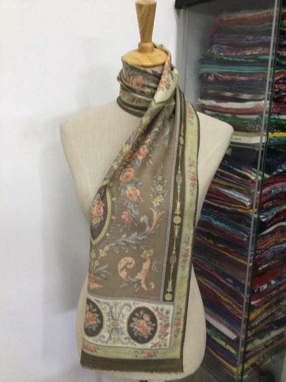 ヴィンテージ　ETRO シルク　スカーフ　ペイズリー柄　総柄　イタリア製 美品】エトロ ETRO シルク100% ペイズリー柄 スカーフ ストール