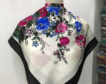 écharpe en soie arlequin vintage, foulard en soie vintage, silencieux en soie vintage des années 80, écharpe en soie classique vintage, châle vintage des années 80,