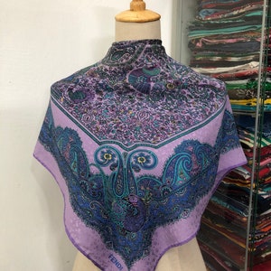 [美品] ヴィンテージ　FENDI スカーフ　シルク　紺　花柄　絹　フェンディ 美品] ヴィンテージ FENDI スカーフ シルク 紺 花柄 絹