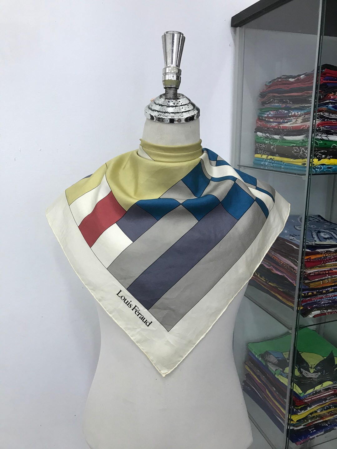 Foulard Carré En Soie Louis Feraud - Bleu, Style Bandana, Pour Femme
