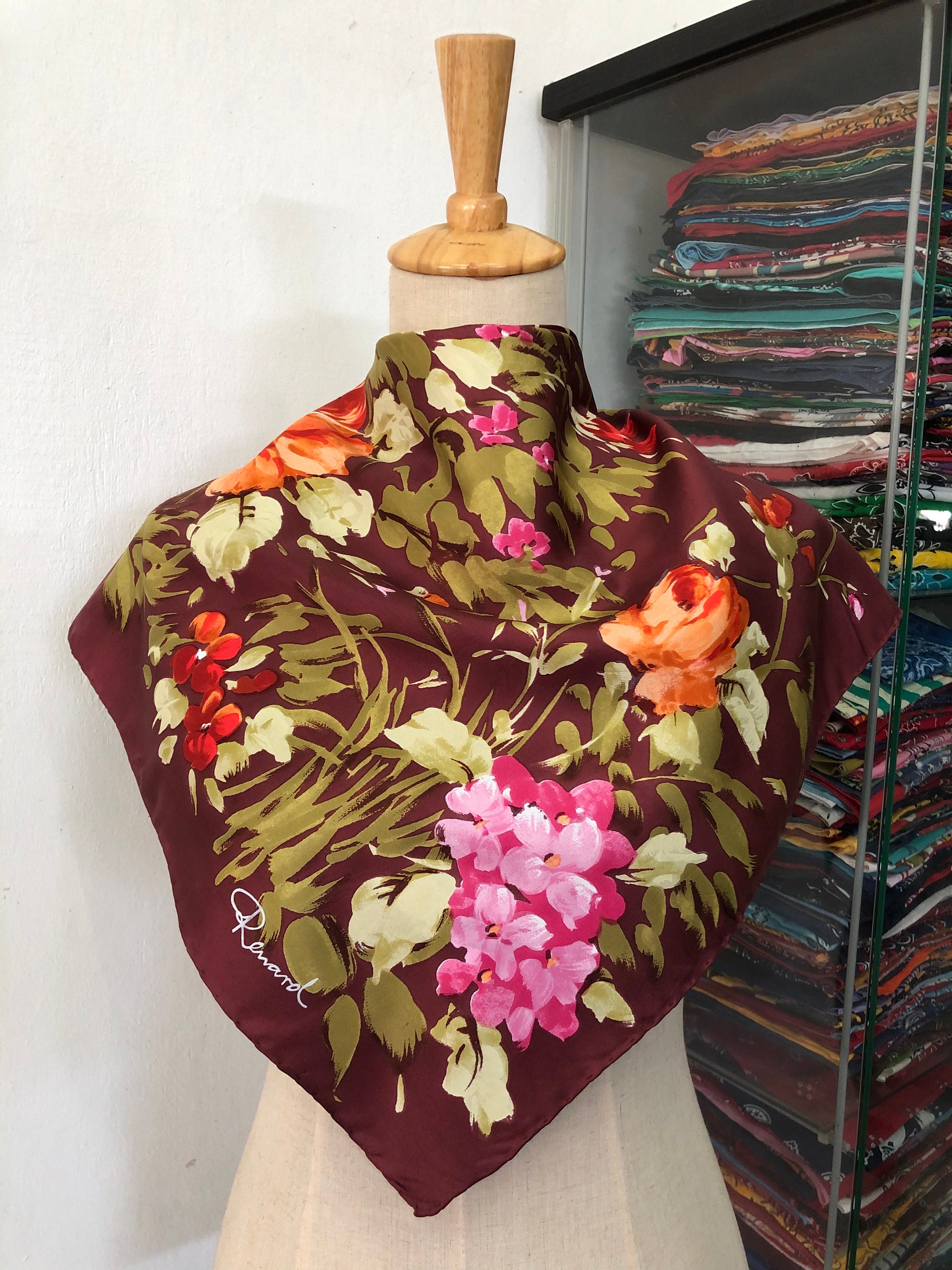 小物 Q retailor vintage scarf made in france Paris France Souvenir