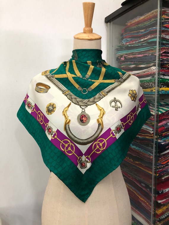 Foulard en soie Trussardi vintage Cache nez en soie Trussardi Foulard en soie vintage Trussardi Silky Scarf vintage Chaine Foulard en soie Foulard en soie Etsy Canada