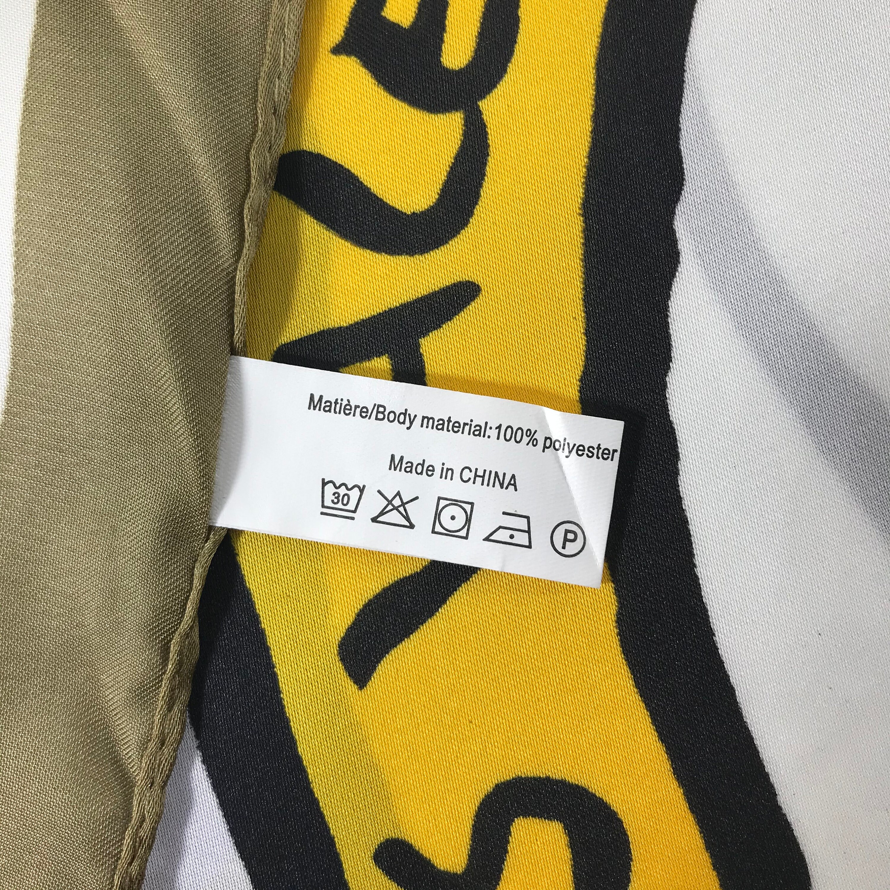 Foulard Castelbajac Noir Et Blanc - Occasion, Matière Polyester
