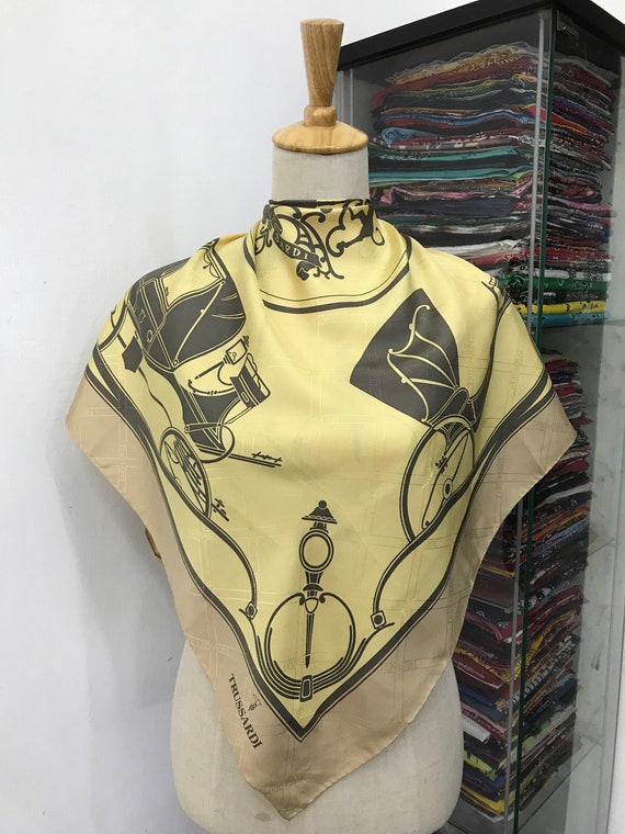 Foulard en soie Trussardi vintage Cache nez en soie Trussardi Foulard en soie vintage Trussardi Silky Scarf vintage Chaine Foulard en soie Foulard en soie Etsy Canada