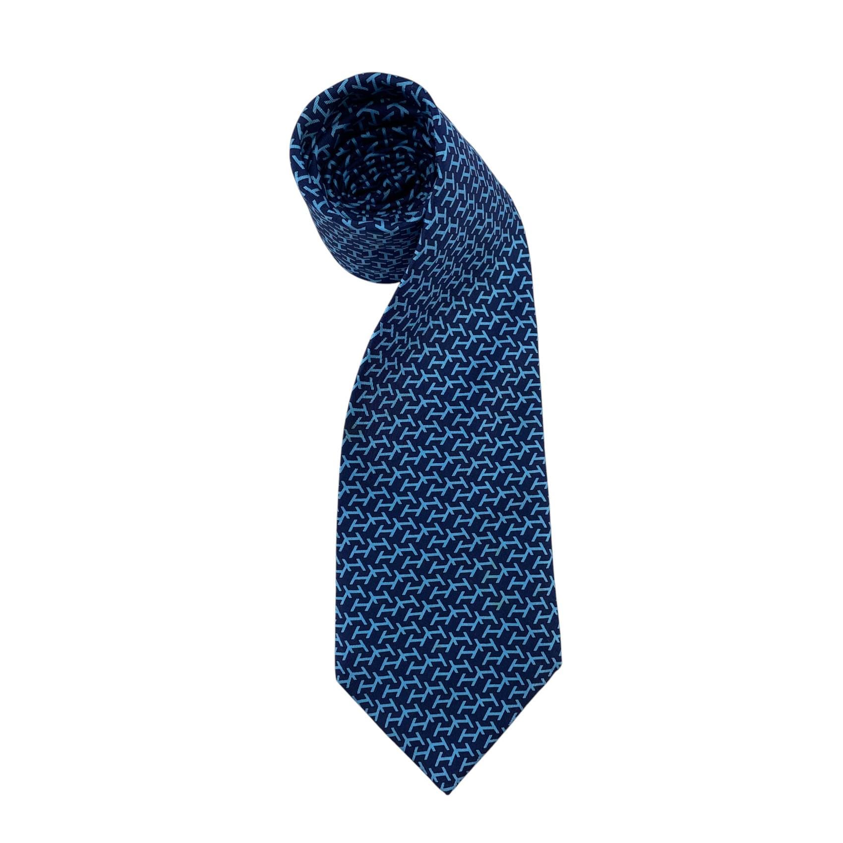 Cravate HERMÈS Vintage 100% Soie Bleue - Motif éventails, Longueur 150 Cm, Très Bon état Occasion