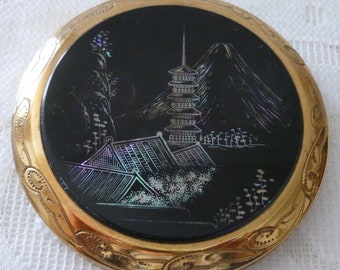 Compacto oriental vintage con incrustaciones de nácar y diseño de pagoda