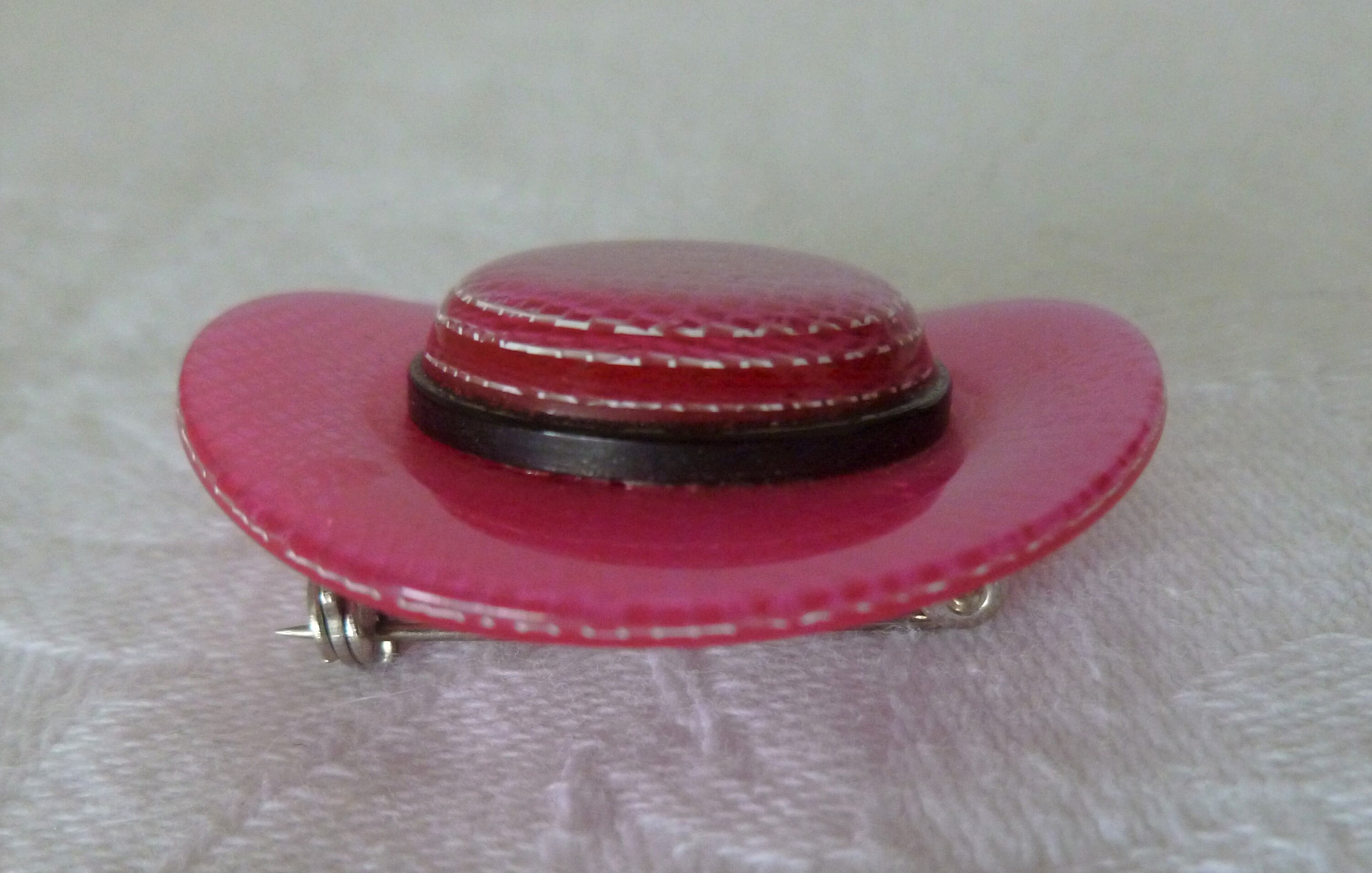 Broche Vintage Signée Léa Stein - Modèle Petit Chapeau, Bijou De Créateur Occasion