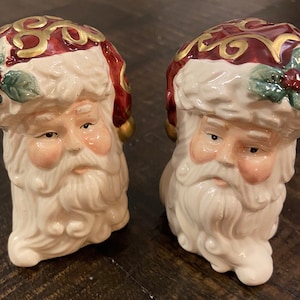 Oh So Vintage! Christmas Santa Salt and Pepper Shakers~Old World Style!