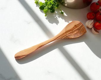 Handgemaakte olijfhouten hoeklepel | Gepersonaliseerd kookcadeau