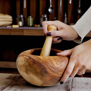 Handmade Olive Wood Mortar and Pestle | Cylindrical Pestle with Rounded Edges | GIFT IDEA | Perfect for Grinding Spices & Herbs | + Beeswax