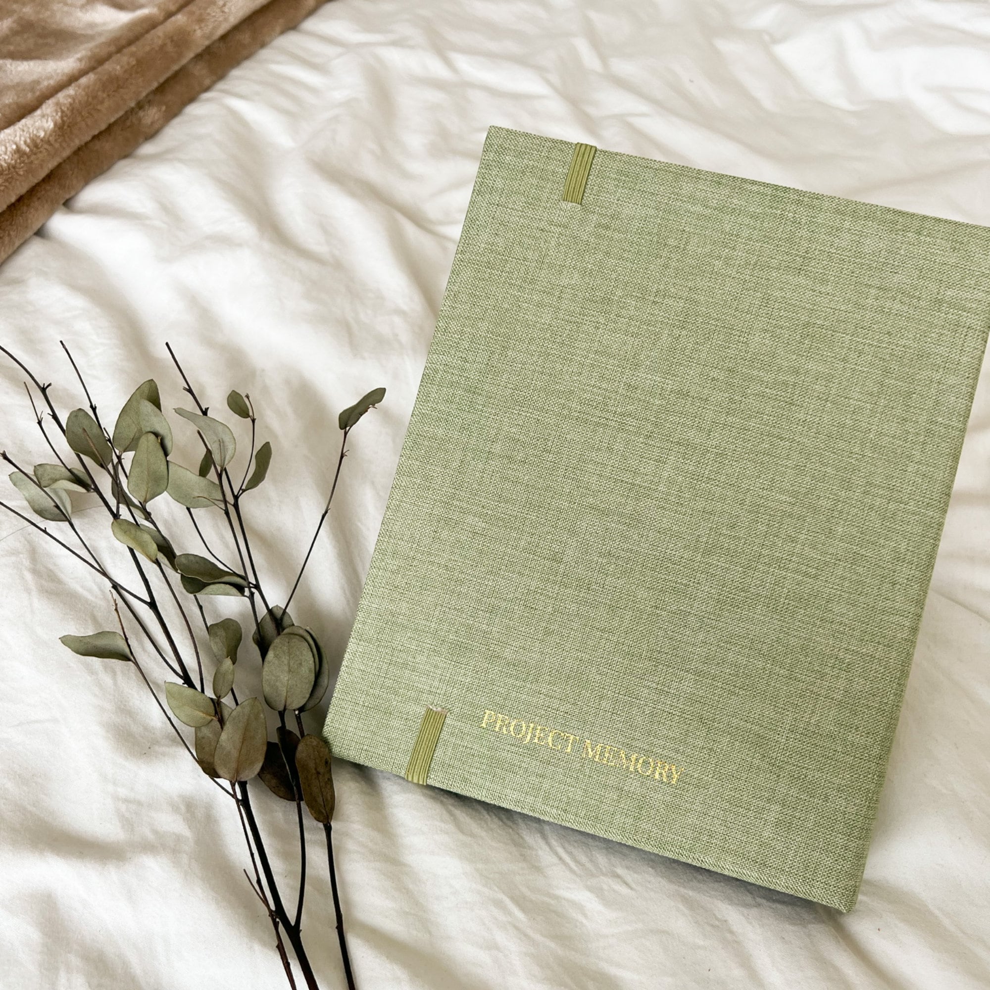 Elegant Polaroid Slip-In Linen Photo Album for 128 Instax Mini Polaroid Photos | Cute Gift Ideas | Wedding Photo Album | Scrapbooking