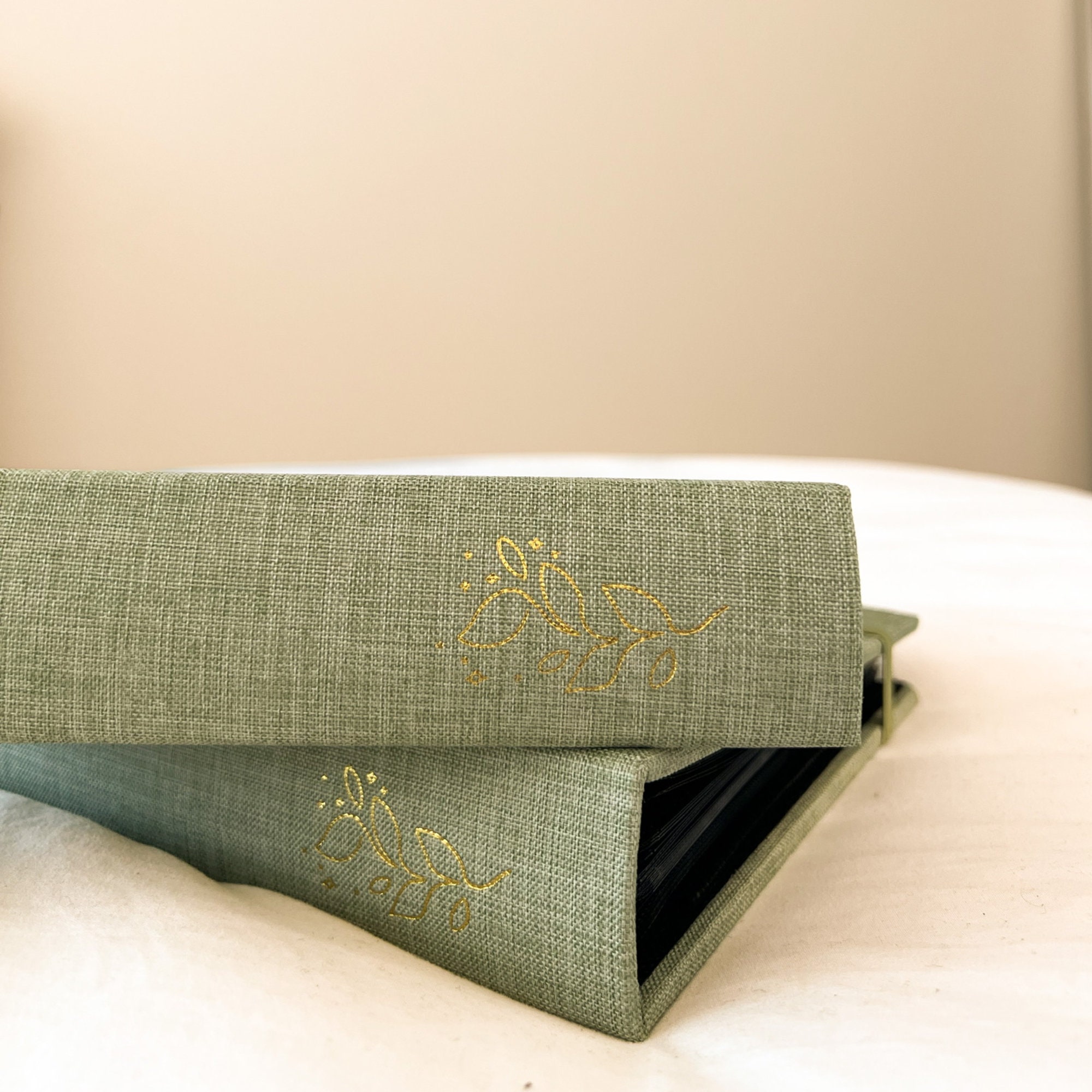 Elegant Polaroid Slip-In Linen Photo Album for 128 Instax Mini Polaroid Photos | Cute Gift Ideas | Wedding Photo Album | Scrapbooking