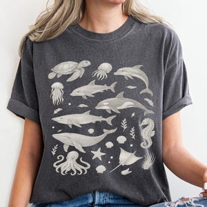 Comfort Colors Retro Ocean Shirt, Sea Animals 90s Vintage Style T-shirt, Sea Life Shirt, Whale, Orca, Turtle,Dolphin Shit,Ocean Nature Shirt