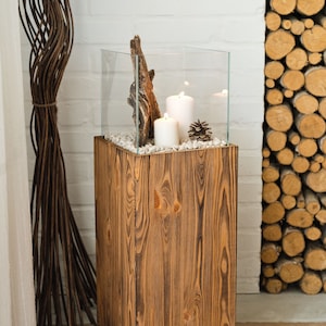 Windlicht Säule aus Holz und Glas – Rustikale Bodenlaterne 80 oder 100 cm, Kerzenständer für Wohnzimmer, Balkon oder Terrasse, Farbton Nuss bild 3