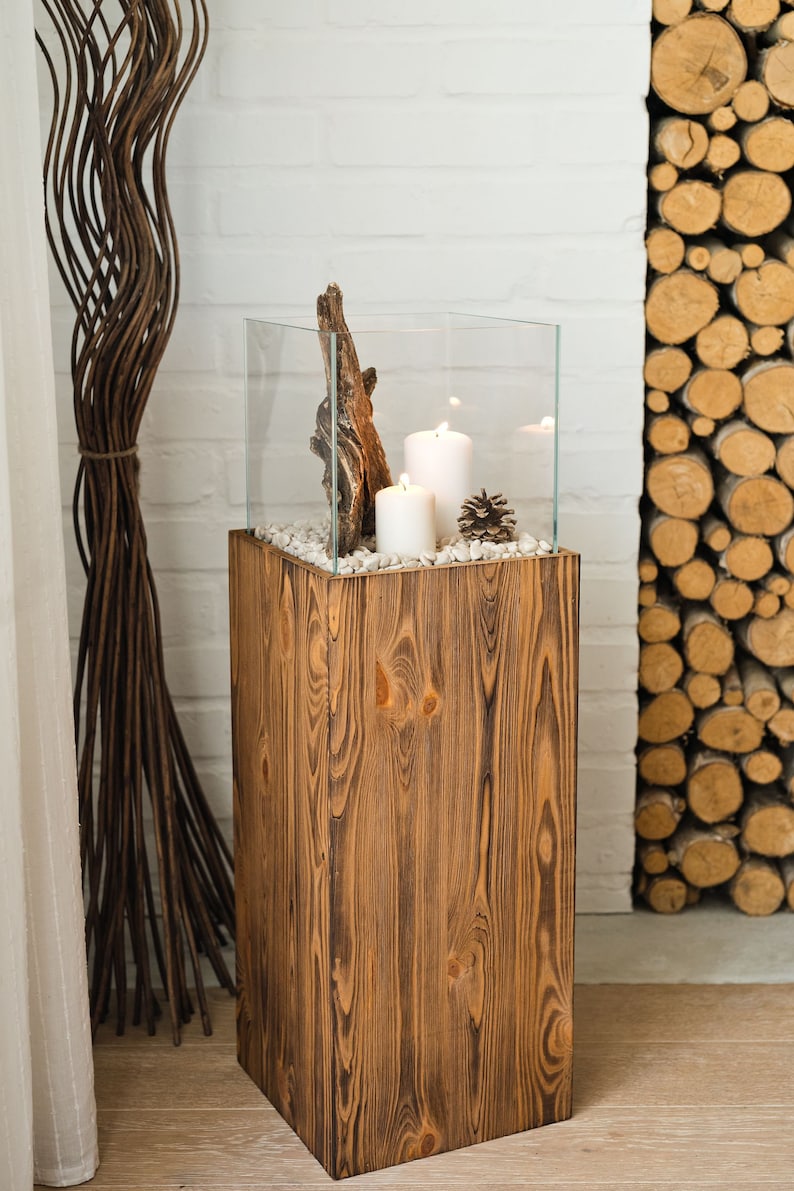 Windlicht Säule aus Holz und Glas – Rustikale Bodenlaterne 80 oder 100 cm, Kerzenständer für Wohnzimmer, Balkon oder Terrasse, Farbton Nuss bild 3