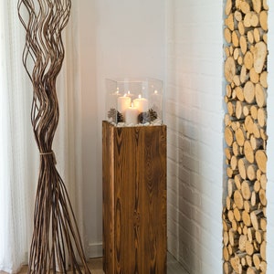 Windlicht Säule aus Holz und Glas – Rustikale Bodenlaterne 80 oder 100 cm, Kerzenständer für Wohnzimmer, Balkon oder Terrasse, Farbton Nuss bild 7
