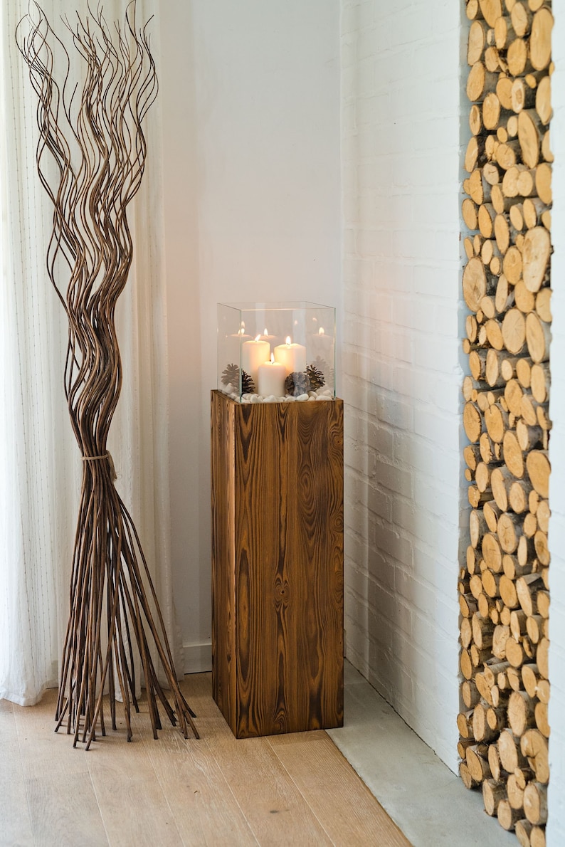 Windlicht Säule aus Holz und Glas – Rustikale Bodenlaterne 80 oder 100 cm, Kerzenständer für Wohnzimmer, Balkon oder Terrasse, Farbton Nuss bild 7