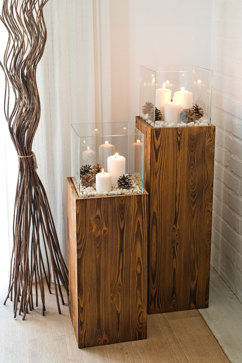Windlicht Säule aus Holz und Glas – Rustikale Bodenlaterne 80 oder 100 cm, Kerzenständer für Wohnzimmer, Balkon oder Terrasse, Farbton Nuss bild 8